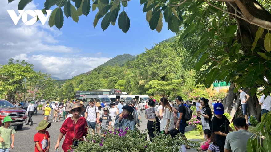 Holidaymakers flock to Da Nang during Tet holiday